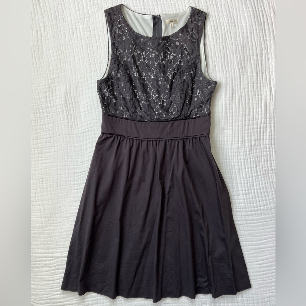 Studio Y gray cotton blend lace dress -Size 5 (Juniors) -Back zip, fit and flare